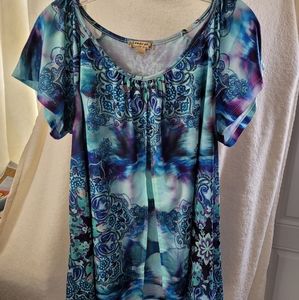 (835) Energe world wear Top, Size L